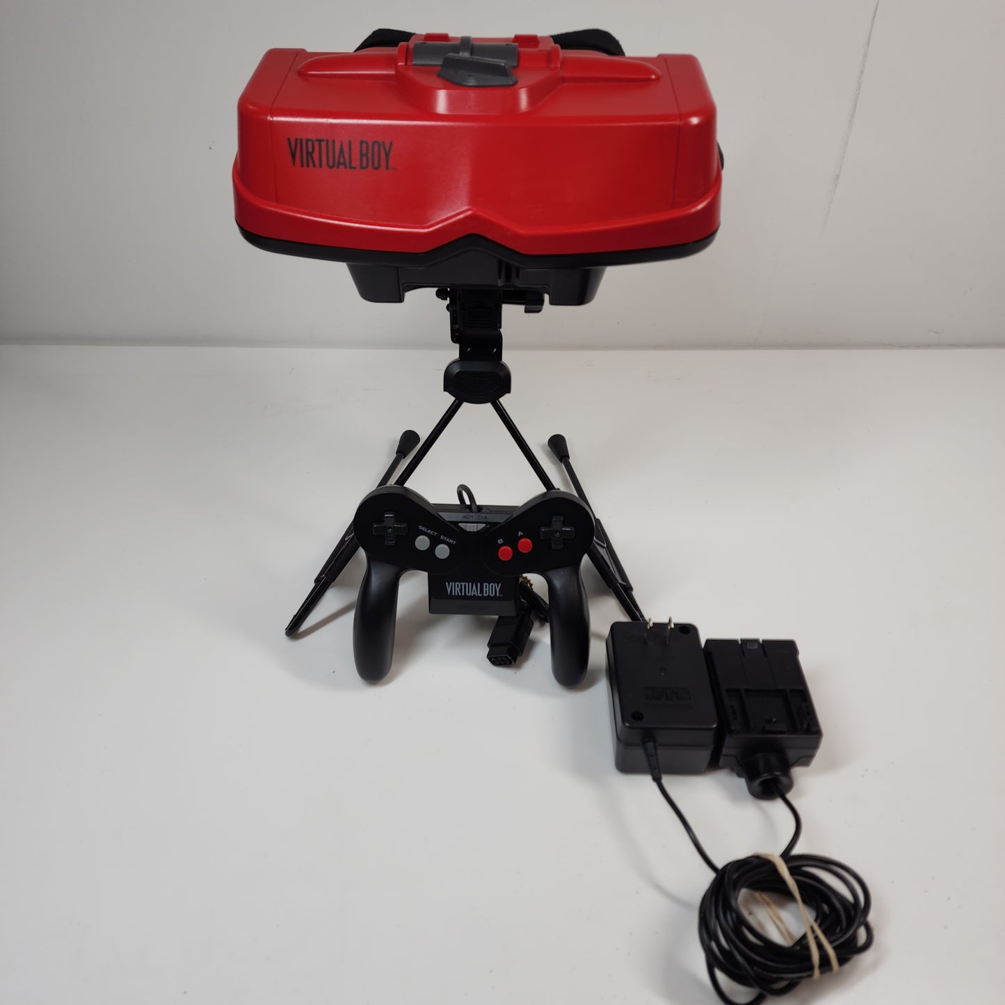 Nintendo Virtual Boy Video Game Console VUE-001 Red/Black